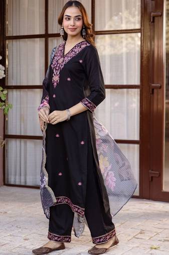 Women Floral Embroidered Regular Thread Work Kurta with Palazzos & With Dupatta