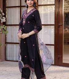 Women Floral Embroidered Regular Thread Work Kurta with Palazzos & With Dupatta