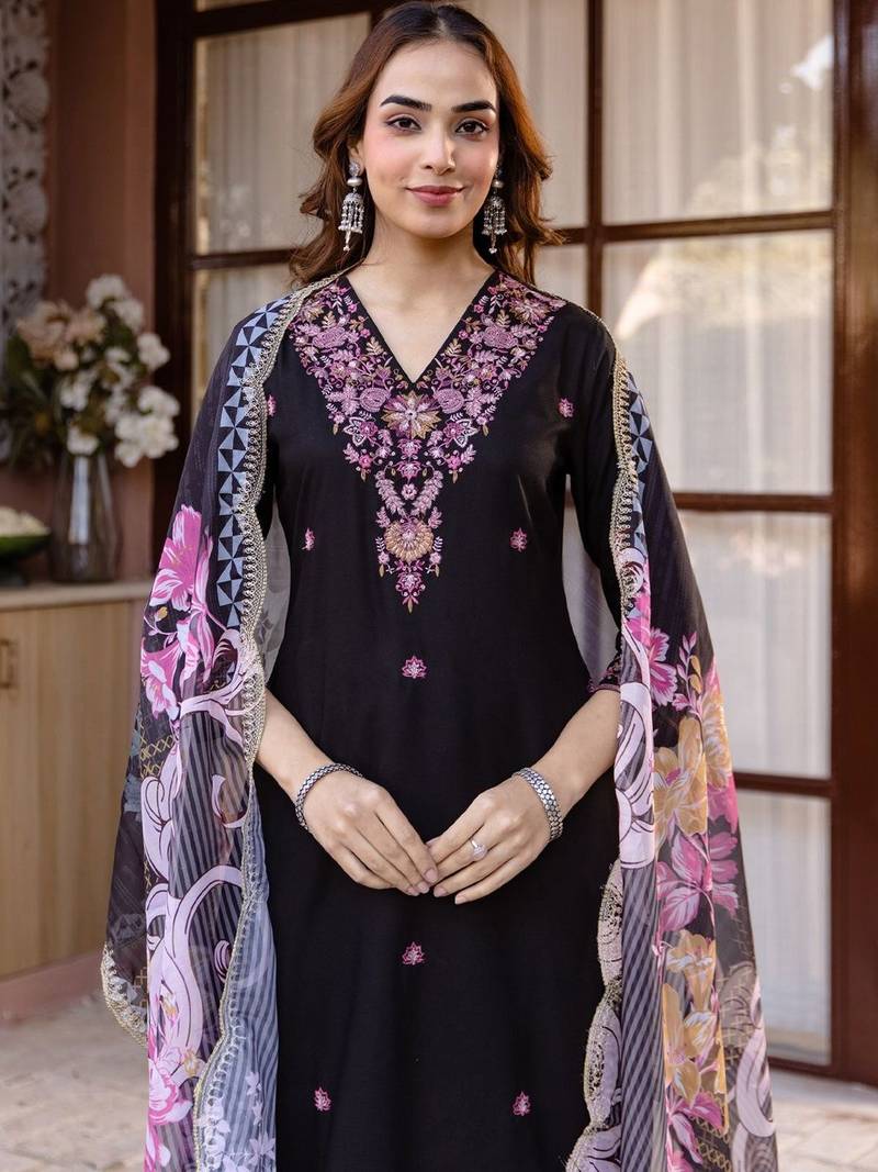 Women Floral Embroidered Regular Thread Work Kurta with Palazzos & With Dupatta