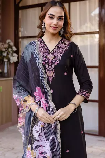 Women Floral Embroidered Regular Thread Work Kurta with Palazzos & With Dupatta