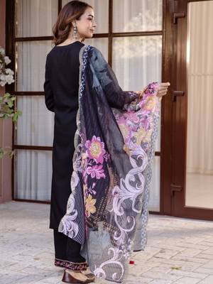 Women Floral Embroidered Regular Thread Work Kurta with Palazzos & With Dupatta 7