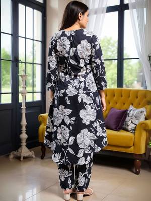 Women Floral Printed Regular Pure Cotton Kurta with Trousers 2