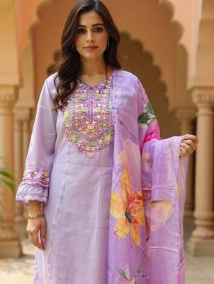 Women Floral Embroidered Regular Thread Work Kurta with Trousers & With Dupatta 4