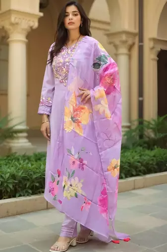Women Floral Embroidered Regular Thread Work Kurta with Trousers & With Dupatta