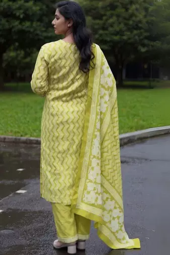 Women Printed Regular Pure Cotton Kurta with Trousers & With Dupatta