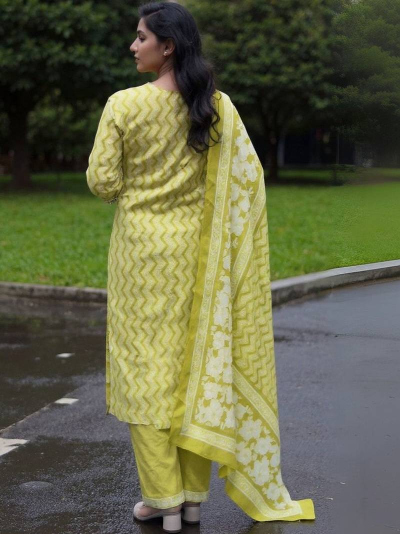Women Printed Regular Pure Cotton Kurta with Trousers & With Dupatta