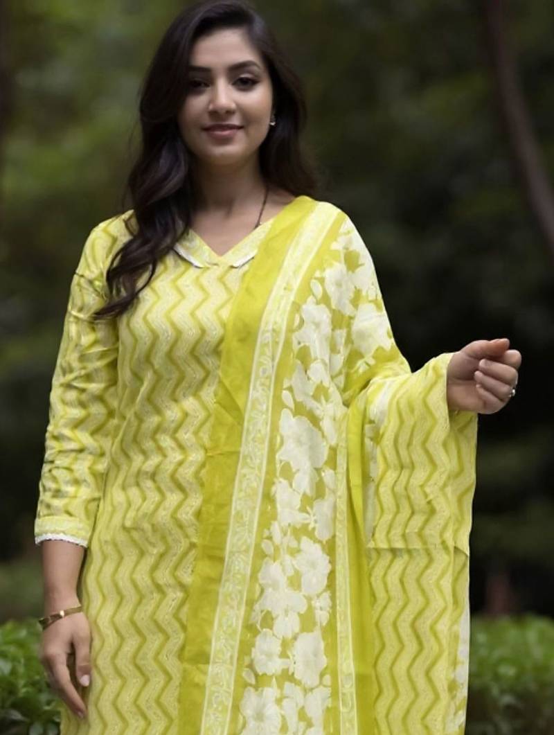 Women Printed Regular Pure Cotton Kurta with Trousers & With Dupatta