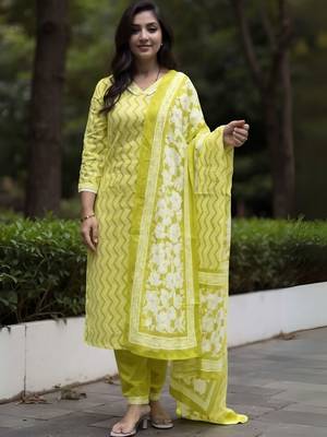 Women Printed Regular Pure Cotton Kurta with Trousers & With Dupatta 5