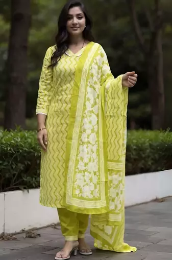 Women Printed Regular Pure Cotton Kurta with Trousers & With Dupatta