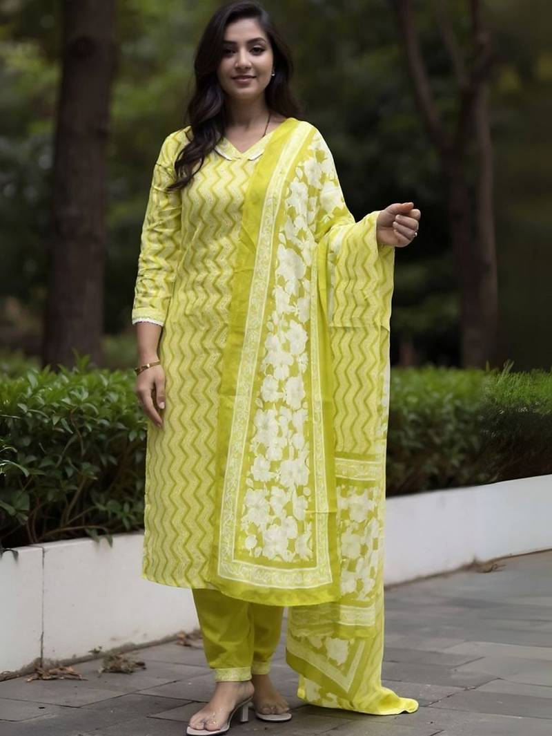 Women Printed Regular Pure Cotton Kurta with Trousers & With Dupatta