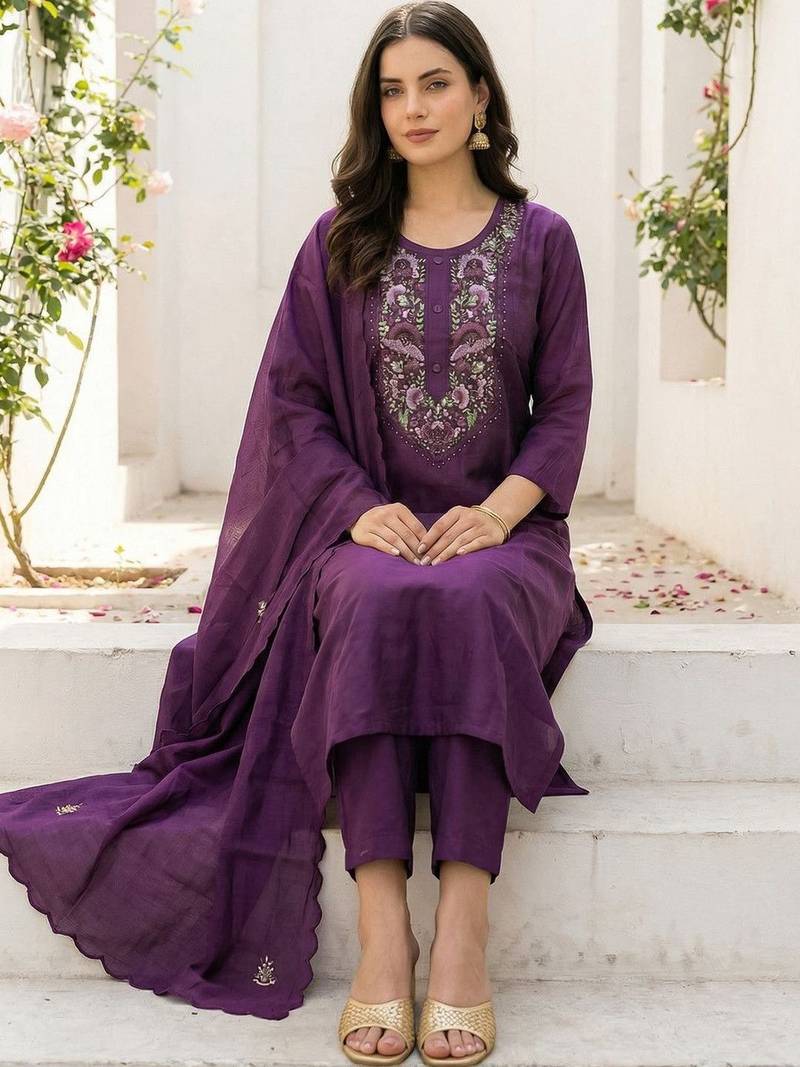Women Ethnic Motifs Embroidered Regular Thread Work Kurta with Trousers & With Dupatta