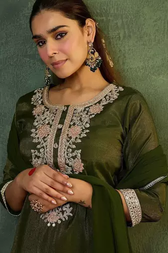 Women Ethnic Motifs Embroidered Regular Thread Work Kurta with Trousers & With Dupatta