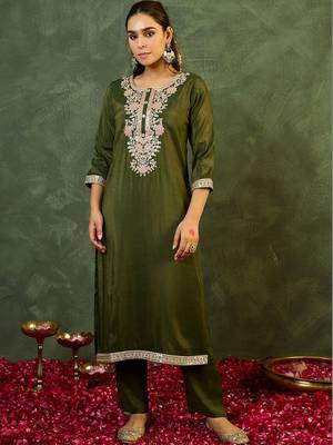 Women Ethnic Motifs Embroidered Regular Thread Work Kurta with Trousers & With Dupatta 2