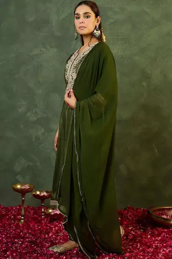 Women Ethnic Motifs Embroidered Regular Thread Work Kurta with Trousers & With Dupatta
