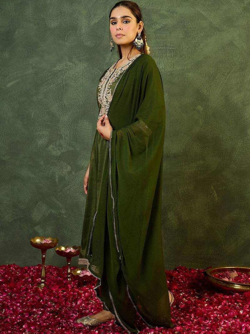 Women Ethnic Motifs Embroidered Regular Thread Work Kurta with Trousers & With Dupatta