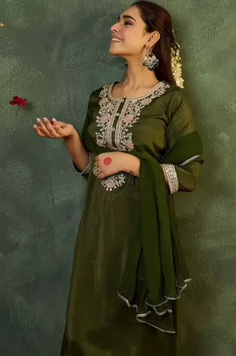 Women Ethnic Motifs Embroidered Regular Thread Work Kurta with Trousers & With Dupatta