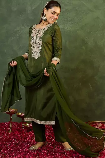 Women Ethnic Motifs Embroidered Regular Thread Work Kurta with Trousers & With Dupatta