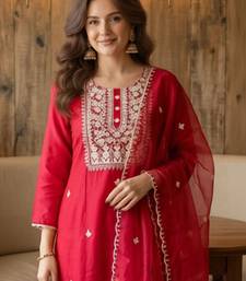 Women Ethnic Motifs Embroidered Regular Thread Work Kurta with Trousers & With Dupatta