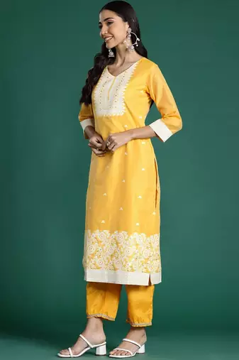 Women Ethnic Motifs Embroidered Regular Thread Work Chanderi Silk Kurta with Trousers & With Dupatta