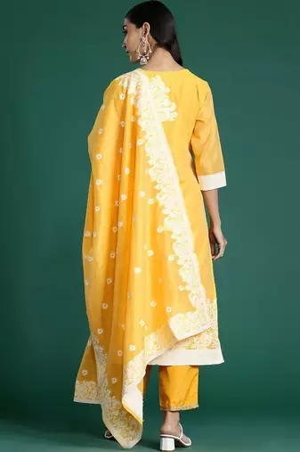 Women Ethnic Motifs Embroidered Regular Thread Work Chanderi Silk Kurta with Trousers & With Dupatta