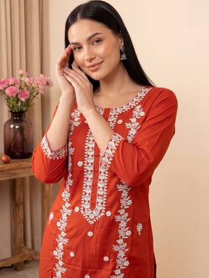Women Ethnic Motifs Embroidered Regular Thread Work Kurta with Trousers 2