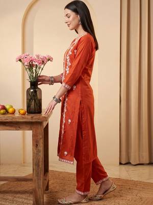 Women Ethnic Motifs Embroidered Regular Thread Work Kurta with Trousers 4