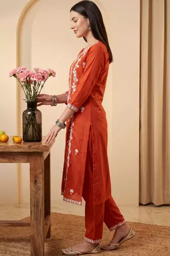 Women Ethnic Motifs Embroidered Regular Thread Work Kurta with Trousers