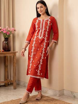 Women Ethnic Motifs Embroidered Regular Thread Work Kurta with Trousers 5