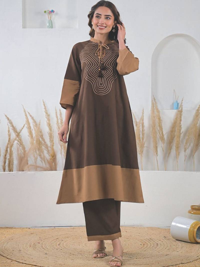 Women Ethnic Motifs Embroidered Regular Thread Work Pure Cotton Kurta with Trousers