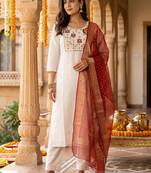 Women Floral Embroidered Regular Thread Work Kurta with Trousers & With Dupatta