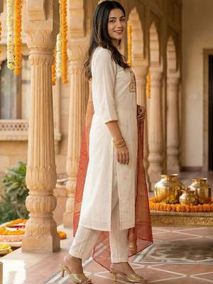 Women Floral Embroidered Regular Thread Work Kurta with Trousers & With Dupatta 5