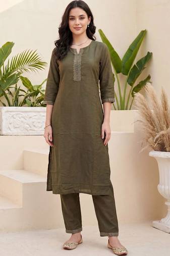 Women Ethnic Motifs Embroidered Regular Thread Work Kurta with Trousers