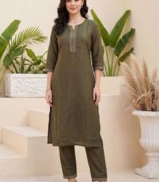 Women Ethnic Motifs Embroidered Regular Thread Work Kurta with Trousers