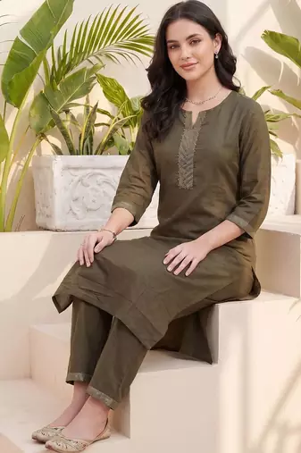 Women Ethnic Motifs Embroidered Regular Thread Work Kurta with Trousers