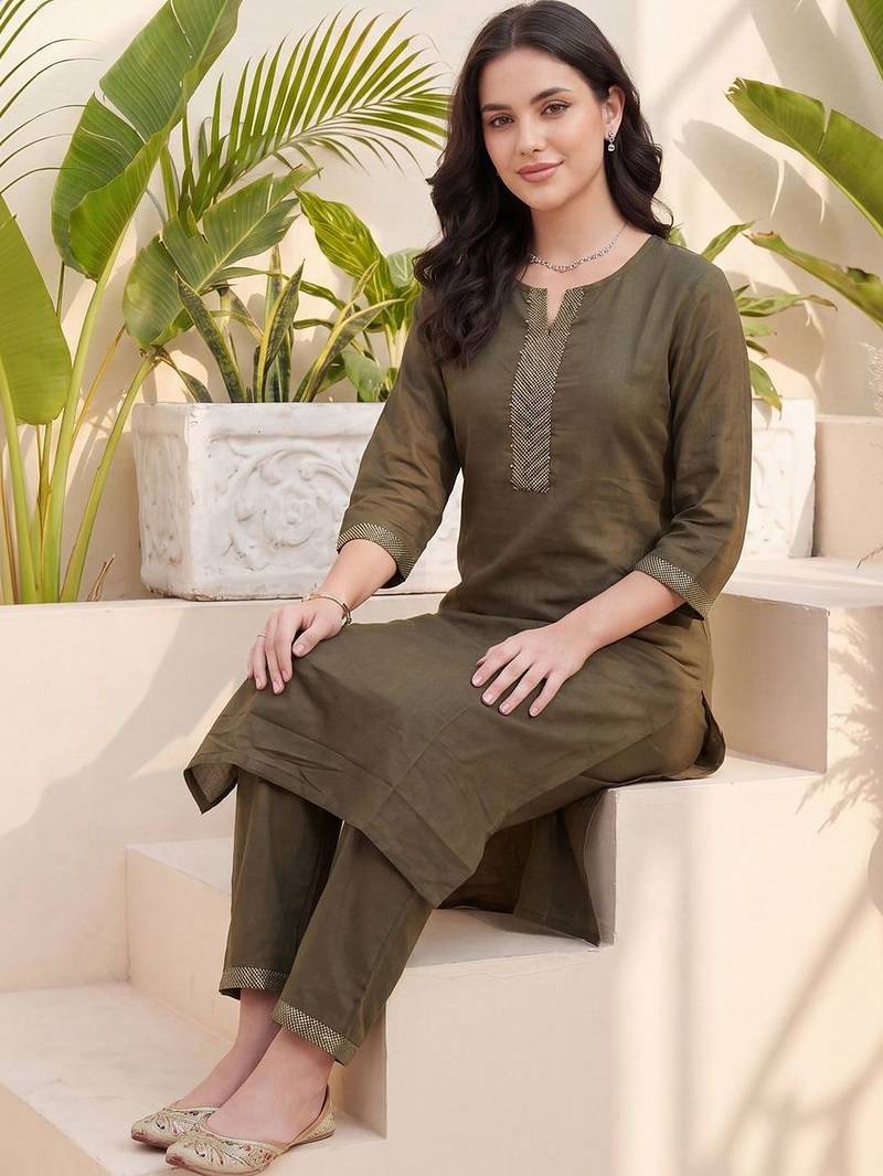 Women Ethnic Motifs Embroidered Regular Thread Work Kurta with Trousers
