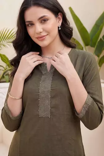 Women Ethnic Motifs Embroidered Regular Thread Work Kurta with Trousers