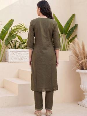 Women Ethnic Motifs Embroidered Regular Thread Work Kurta with Trousers 6