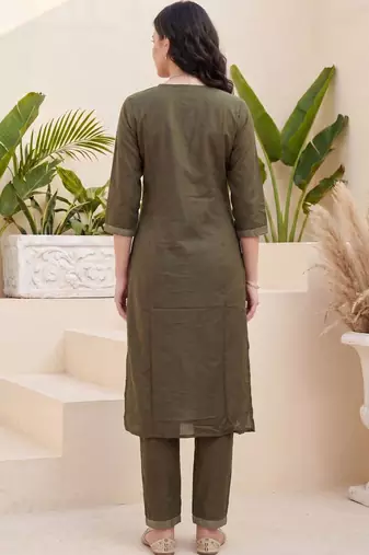 Women Ethnic Motifs Embroidered Regular Thread Work Kurta with Trousers