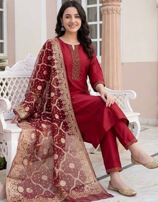 Women Ethnic Motifs Regular Thread Work Kurta with Trousers & With Dupatta 5