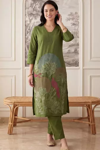 Women Ethnic Motifs Embroidered Regular Thread Work Kurta with Trousers