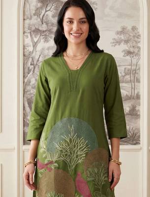 Women Ethnic Motifs Embroidered Regular Thread Work Kurta with Trousers 2