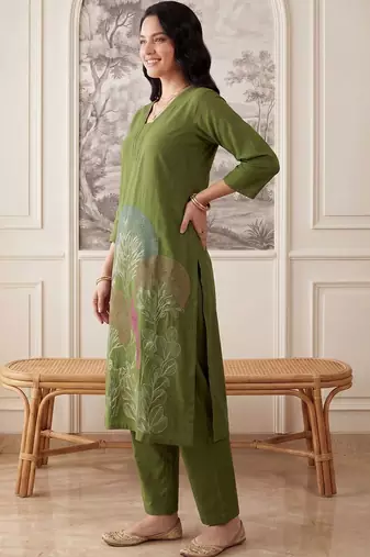 Women Ethnic Motifs Embroidered Regular Thread Work Kurta with Trousers