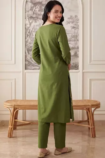 Women Ethnic Motifs Embroidered Regular Thread Work Kurta with Trousers