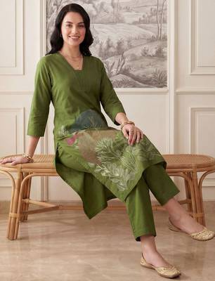 Women Ethnic Motifs Embroidered Regular Thread Work Kurta with Trousers 5
