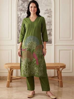 Women Ethnic Motifs Embroidered Regular Thread Work Kurta with Trousers 6