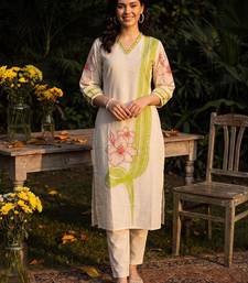 Women Floral Printed Regular Kurta with Trousers