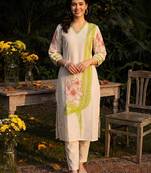 Women Floral Printed Regular Kurta with Trousers