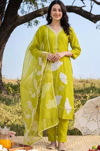 Women Floral Embroidered Regular Thread Work Kurta with Trousers & With Dupatta
