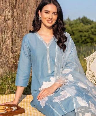 Women Floral Embroidered Regular Thread Work Kurta with Trousers & With Dupatta 1