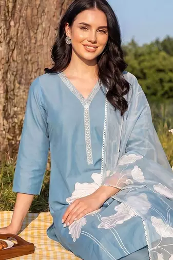 Women Floral Embroidered Regular Thread Work Kurta with Trousers & With Dupatta